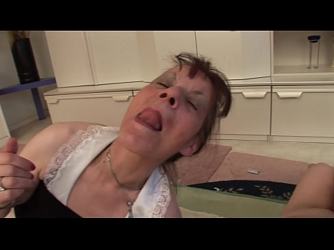 ❤️ Divām vecmāmiņām un vectētiņam ir sekss trijatā ☑ Duršanās video pie mums