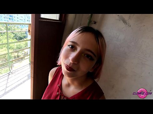 ❤️ Studente jutekliska sūc svešinieku ārzemēs - sperma uz viņa sejas ☑ Duršanās video pie mums